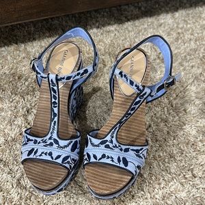 NWOT GIANNI BINI wedges Light Blue with Navy Blue detail Size 6.5 M